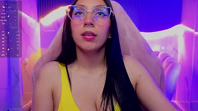 Strawberry_cute_b live cam preview