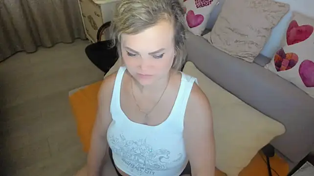MildMature live cam preview