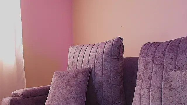 MiaColucci18 webcam stripchat model stream image