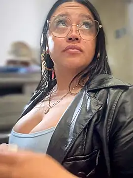 Outdoors-Mia_Khalifa