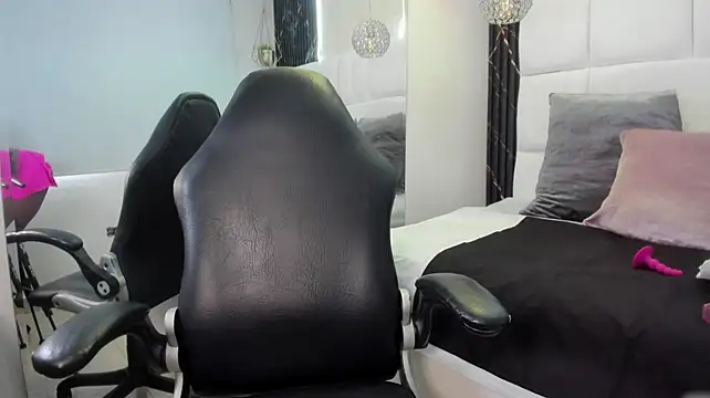 naomy_makani