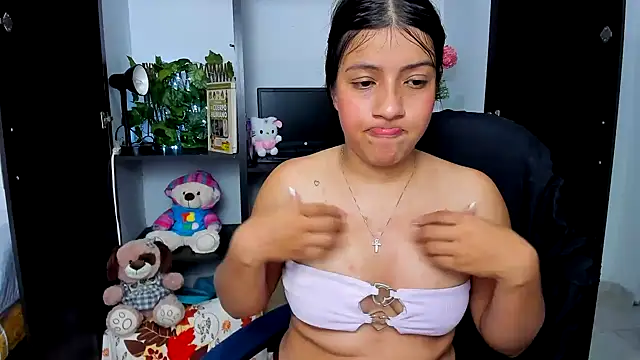 zara_cute live cam on StripChat