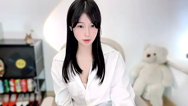 Onechestnut live cam on StripChat