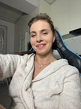 CurlyLara live sex cam