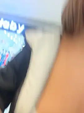 Issa_pink18