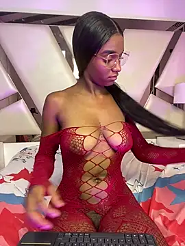 MiaaHoward live cam preview