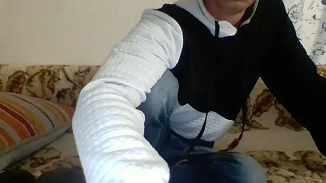 yvesstorm1 live cam on StripChat