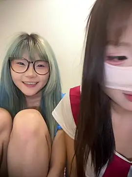 Rocket-Girl, live now