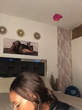 Vicky-Angel live cam on StripChat