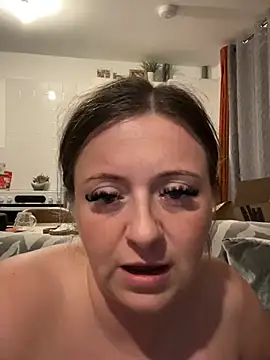 Poppyshaw_ webcam stripchat model stream image