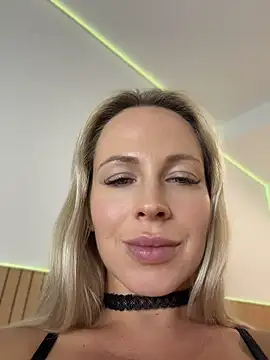 streetdoll live cam on StripChat