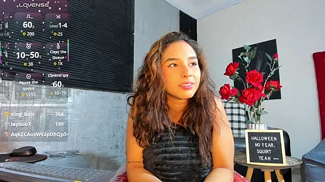 Luciaoregon live cam on StripChat