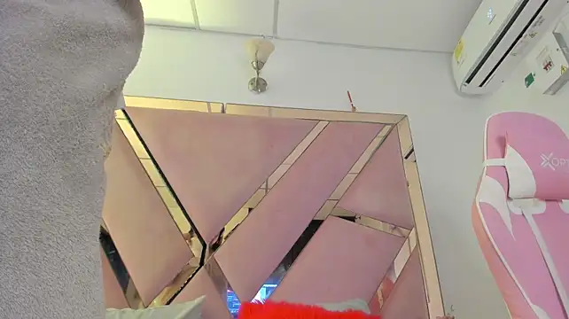 Coralhtx live cam on StripChat