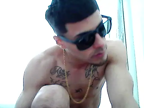 aronfox23 (M young) - show Cum public