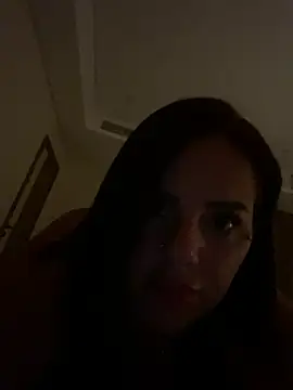 Kiara_Knightz live cam on StripChat