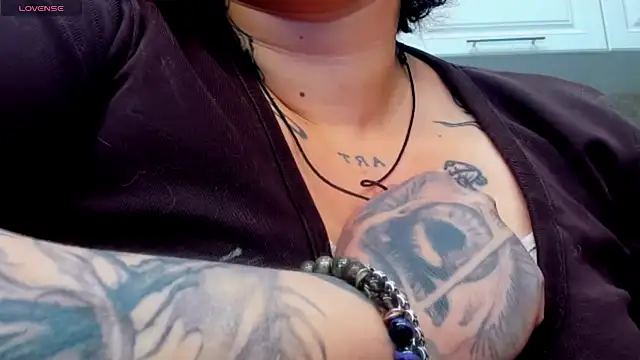 NikkiSummer live cam on StripChat