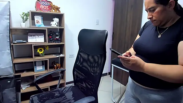 LeilaSmith_ live cam on StripChat