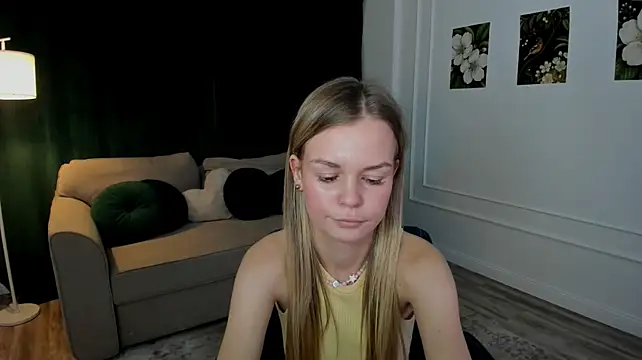 MidnighteAura live cam on StripChat