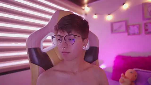 tommy_blue webcam stripchat model stream image