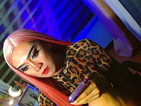 HOLLYWOOD_QUEEN_88