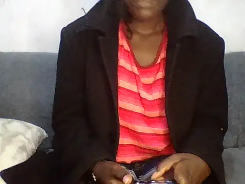prettylynn_20 webcam stripchat model stream image