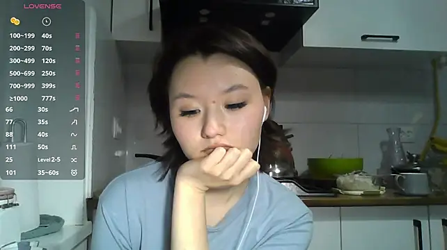 QuyenLuellen live cam preview