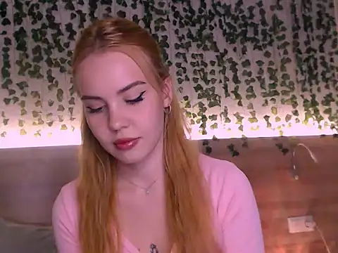 IvyAngel live cam on StripChat