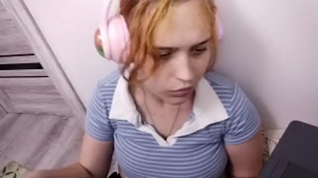RedieChloe webcam stripchat model stream image