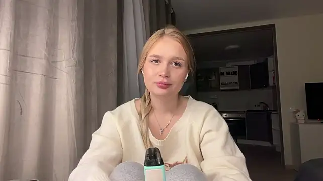 VeliaMarchionese live cam on StripChat