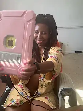 LeyaHoneybuns live sex cam