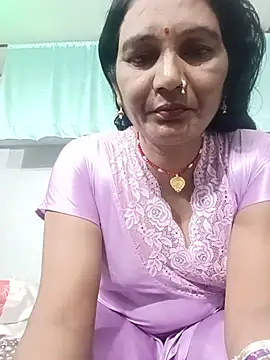 YOURFIVAA live cam on StripChat