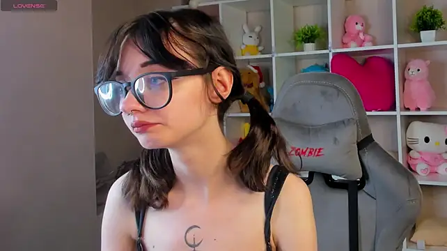Emily_Burnns live cam on StripChat