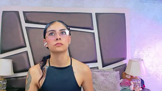 NicoleEsposito live cam on StripChat