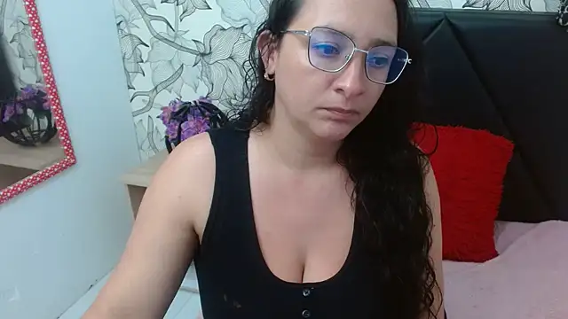 sarax_ximena live cam on StripChat