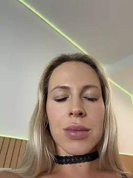 streetdoll webcam