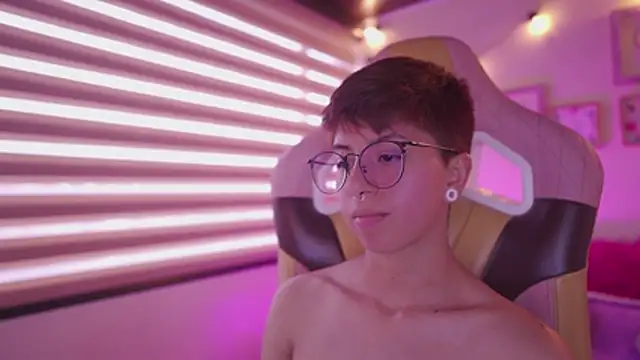tommy_blue webcam stripchat model stream image