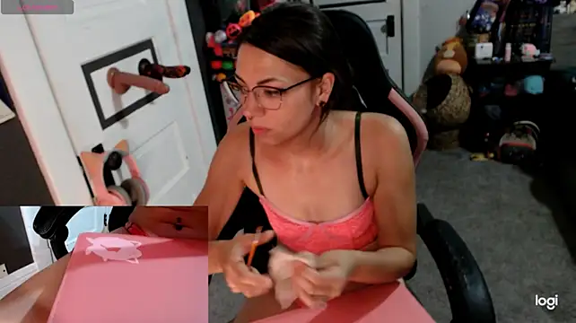KierBearKisses live cam on StripChat