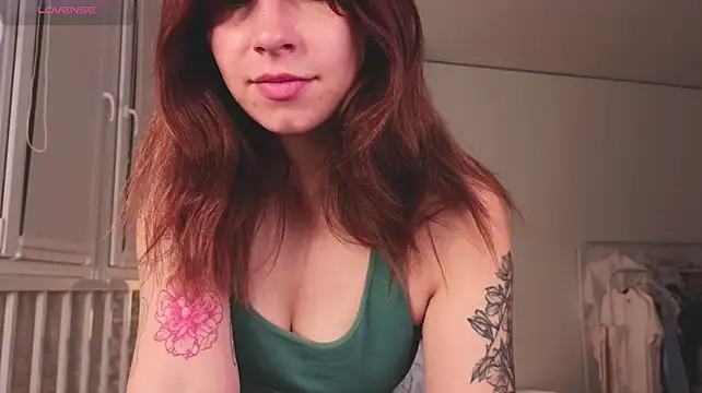ByteBlushh live cam on StripChat