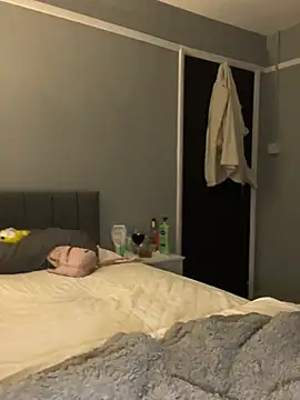 Blondnboujee53 live cam on StripChat