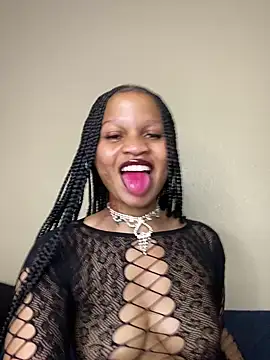 TrishaXo2 live cam on StripChat