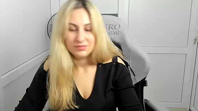 MissLunariaa live cam on StripChat