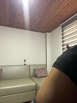 Kira_Fox- live cam on StripChat