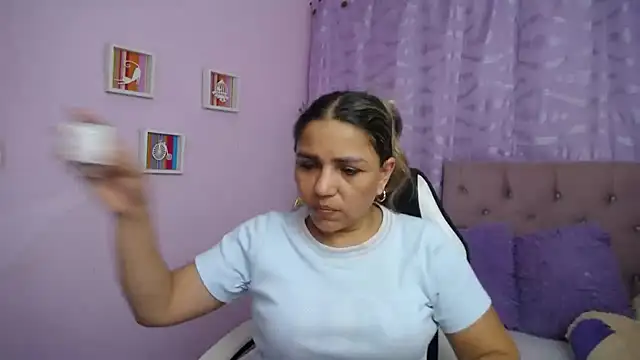 cum_bigass live cam preview