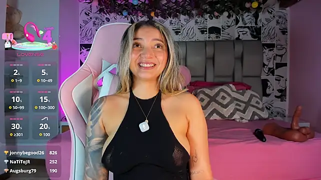 LucyRosse live cam on StripChat