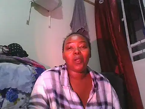 sweetbootty03 live cam on StripChat
