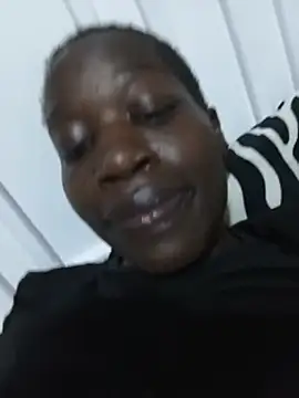 Aluoch333 live cam on StripChat