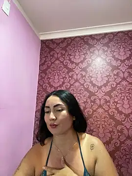 juliana_diaz live cam on StripChat