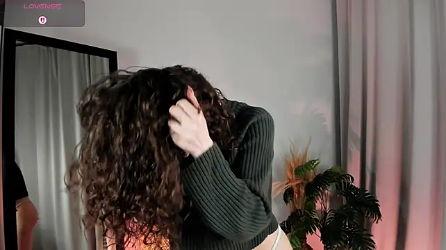 Curly_Moon webcam