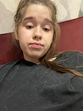 HornyGirlH live Stripchat room