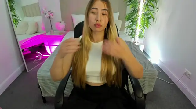 Elaria_ live cam on StripChat